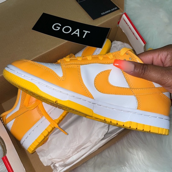 6.5 NIKE DUNKS LOW LASER ORANGE - Picture 3 of 5